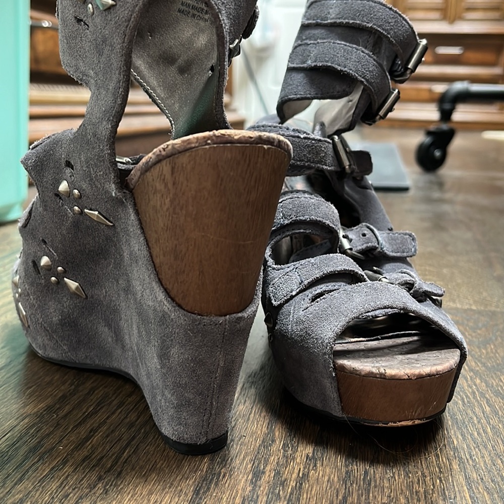 Sam Edelman Gray Suede Wedge Heels Size 8